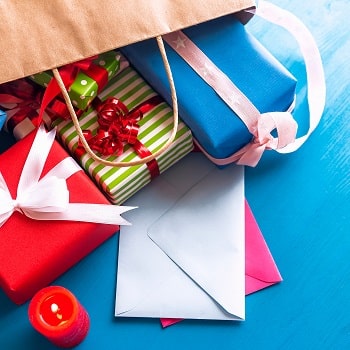 TOP 5 TIPS FOR SIMPLE HOLIDAY SAVINGS